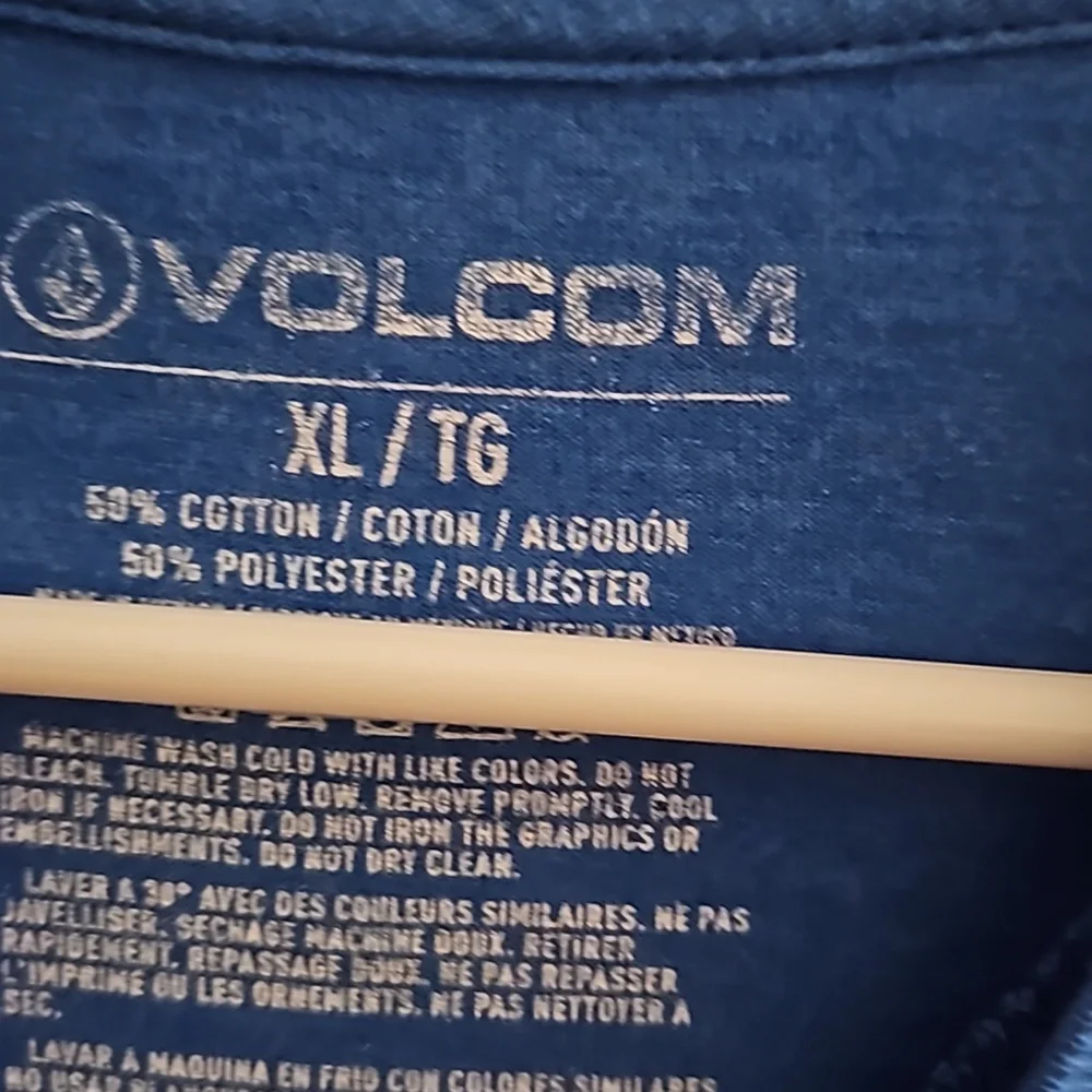 XL‎ Volcom TSHIRT - Picture 3 of 3